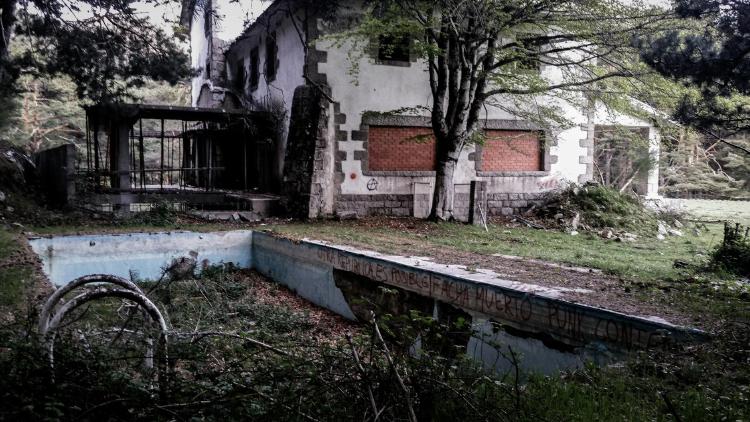 /images/disneyland-haunted-mansion-incident.jpg