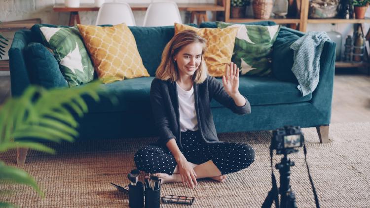/images/emma-stone-work-life-balance.jpg