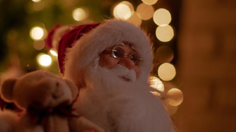 /images/heartwarming-heist-christmas-film-fall.jpg