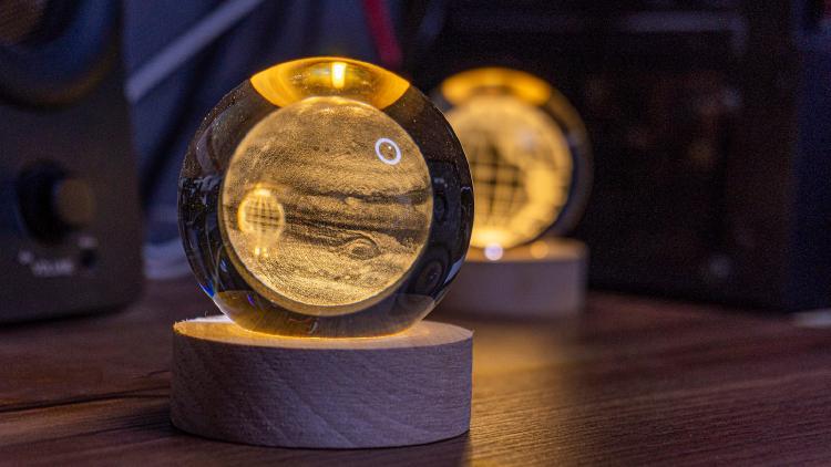 /images/nobel-prize-winner-off-grid.jpg