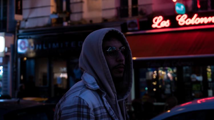 /images/rapper-vacio-falls-paris.jpg