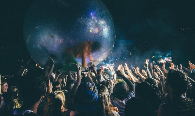 /images/revolutionizing-raves-deaf-community.jpg