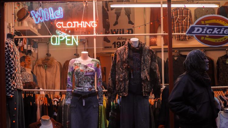 /images/yollo-clothing-brand-shutdown.jpg